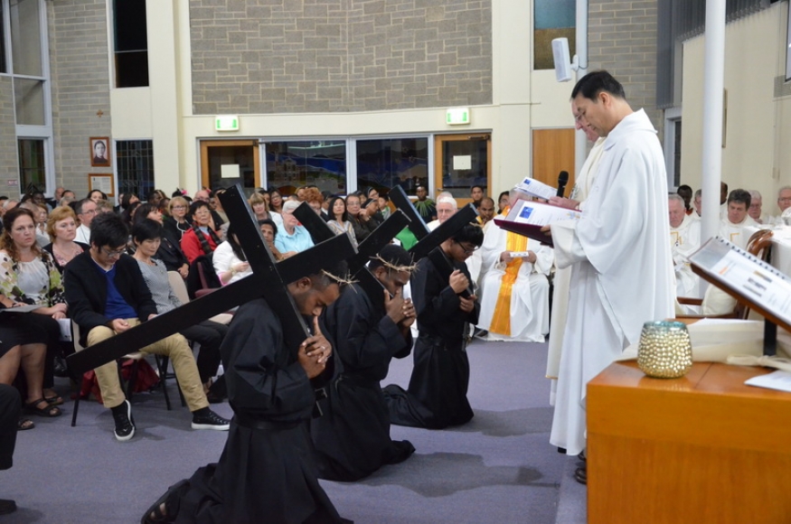 Perayaan Ekaristi Kaul Kekal tiga Frater Pasionis di Holy Cross Centre, Templestowe, Melbourne, Australia. 